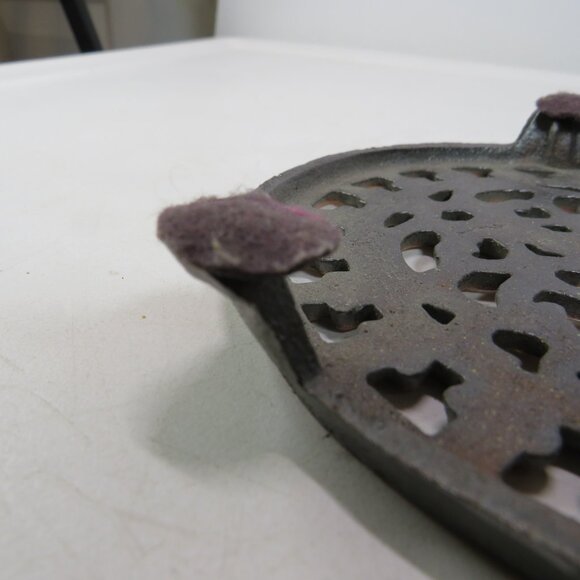 Vintage 1997 Old Dutch Design Cast Iron Oval Trivet, Copper Finish Victorian - Picture 7 of 10